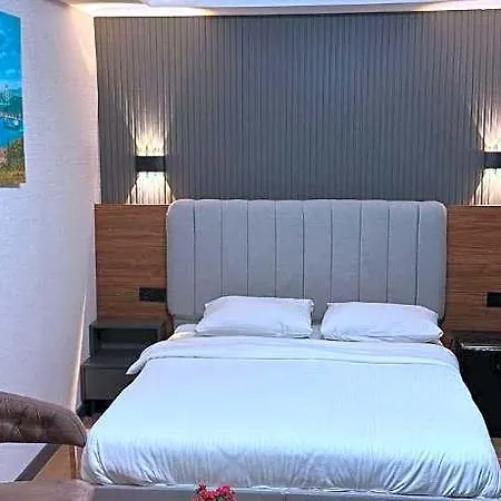 Skylife Oldcity Apartmanhotel 4*
