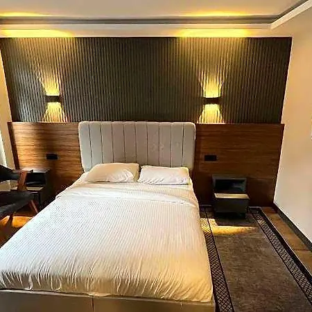 Skylife Oldcity Apartmanhotel 4*